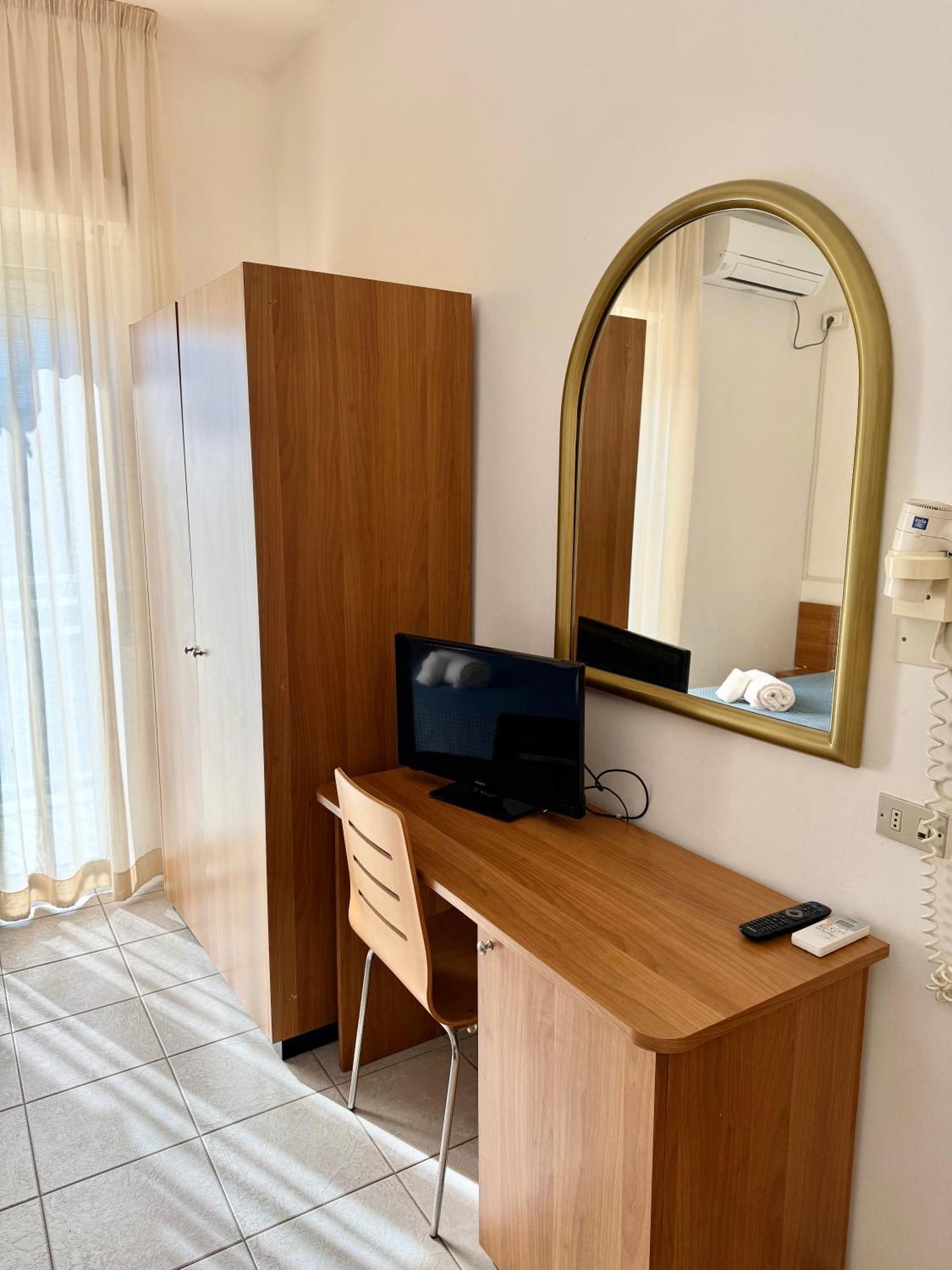 Hotel Nizza - NUOVA GESTIONE Riccione Camera foto